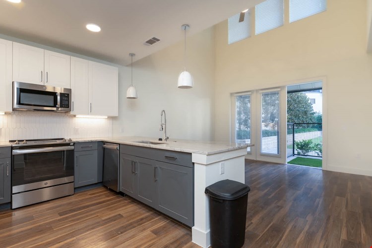 Olivian at the Realm Image 5