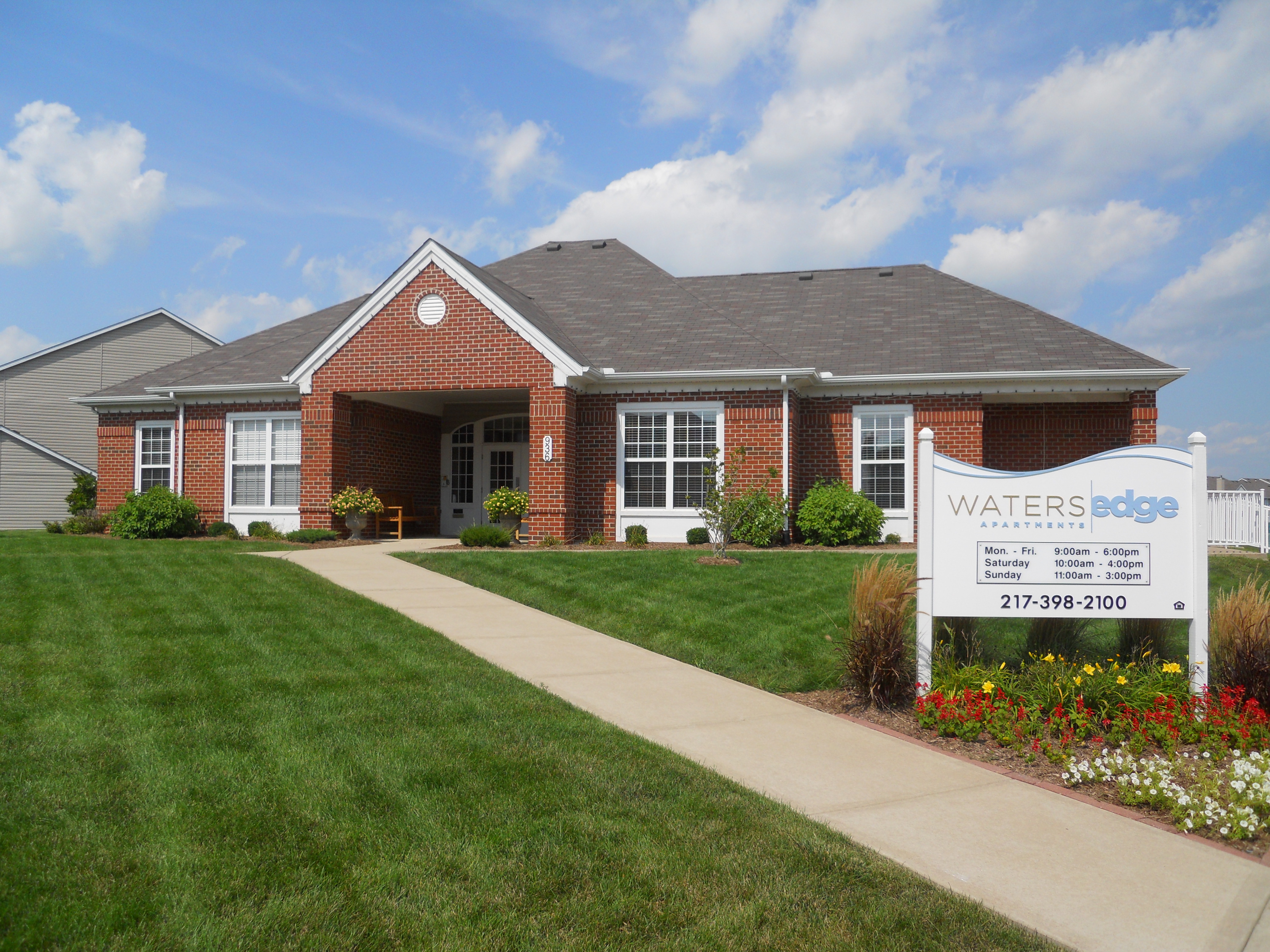 Watersedge Apartments Image 1