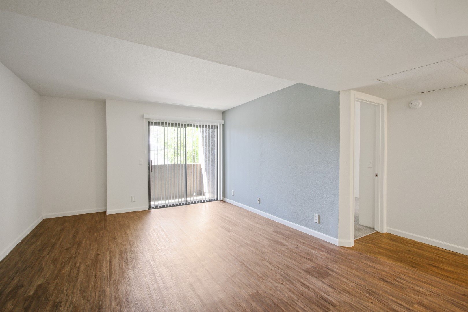 Zelzah Court Apartments Image 37