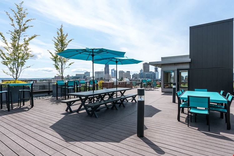 Chloe on Union Image 30