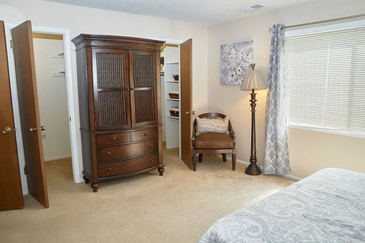 Classic Series Master Bedroom at Somerset Lakes