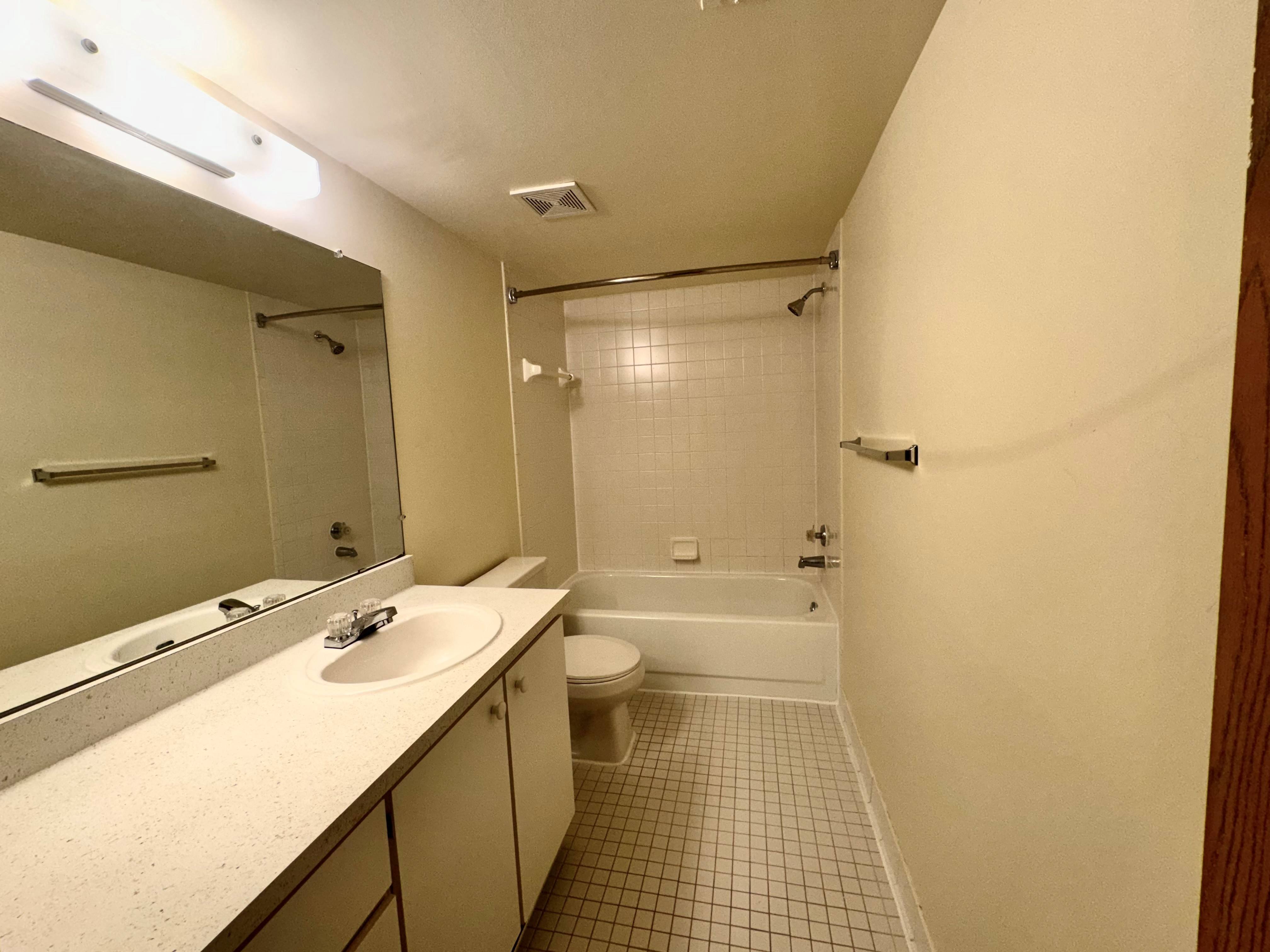 Lakeside Village Apartments Image 104