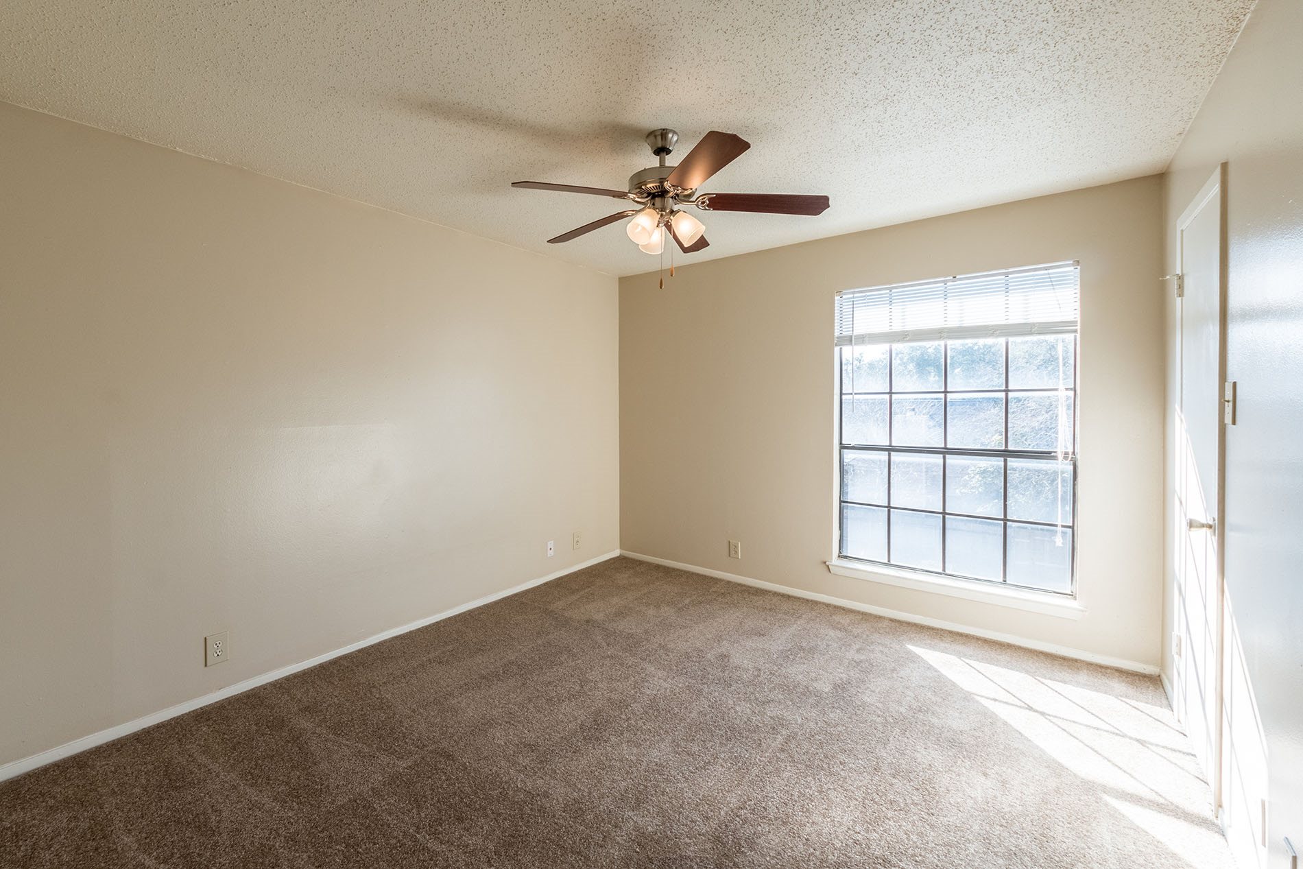 Bandera Crossing Image 10