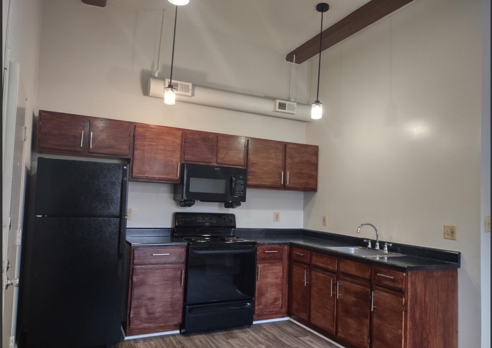 Marlboro Classic Apt & Redwood Square Image 122