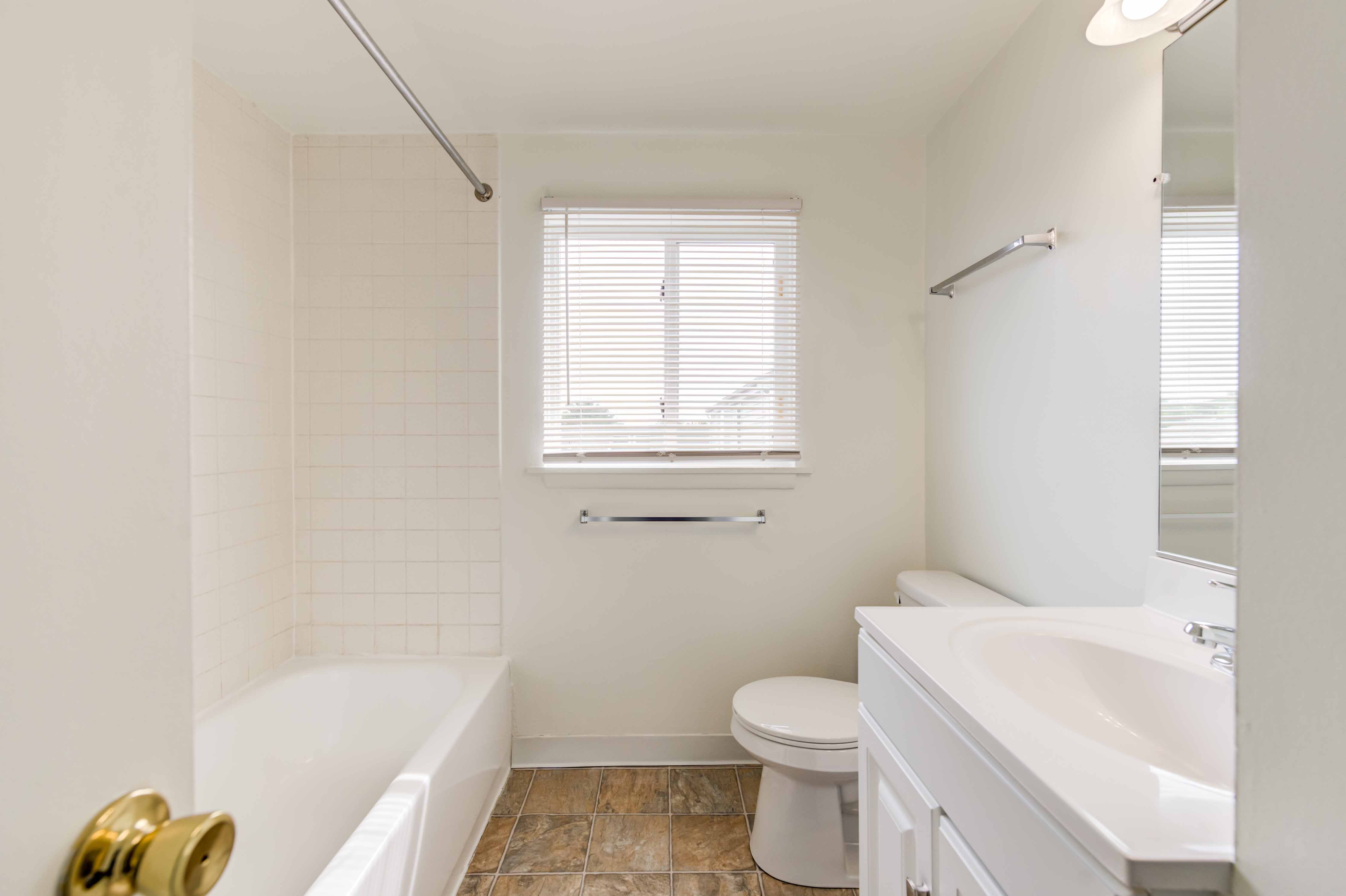 Winchester Park and Woods Image 22