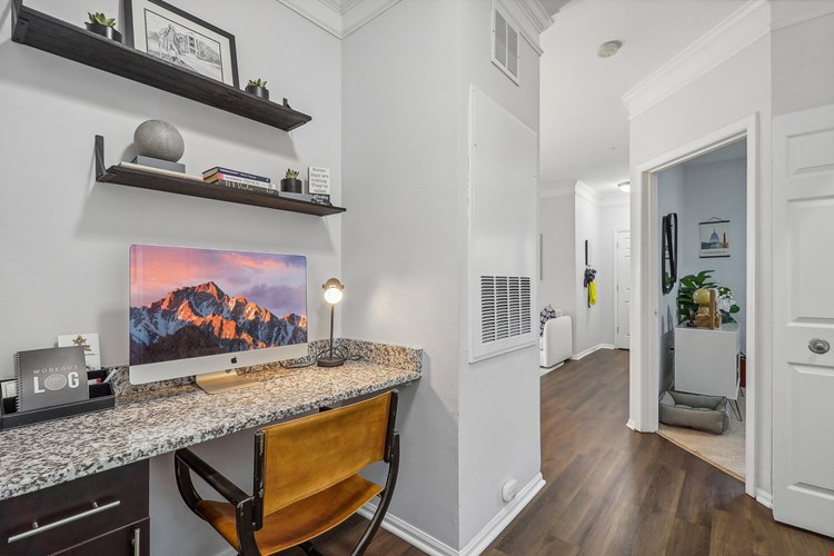 Lincoln at Fair Oaks Image 9