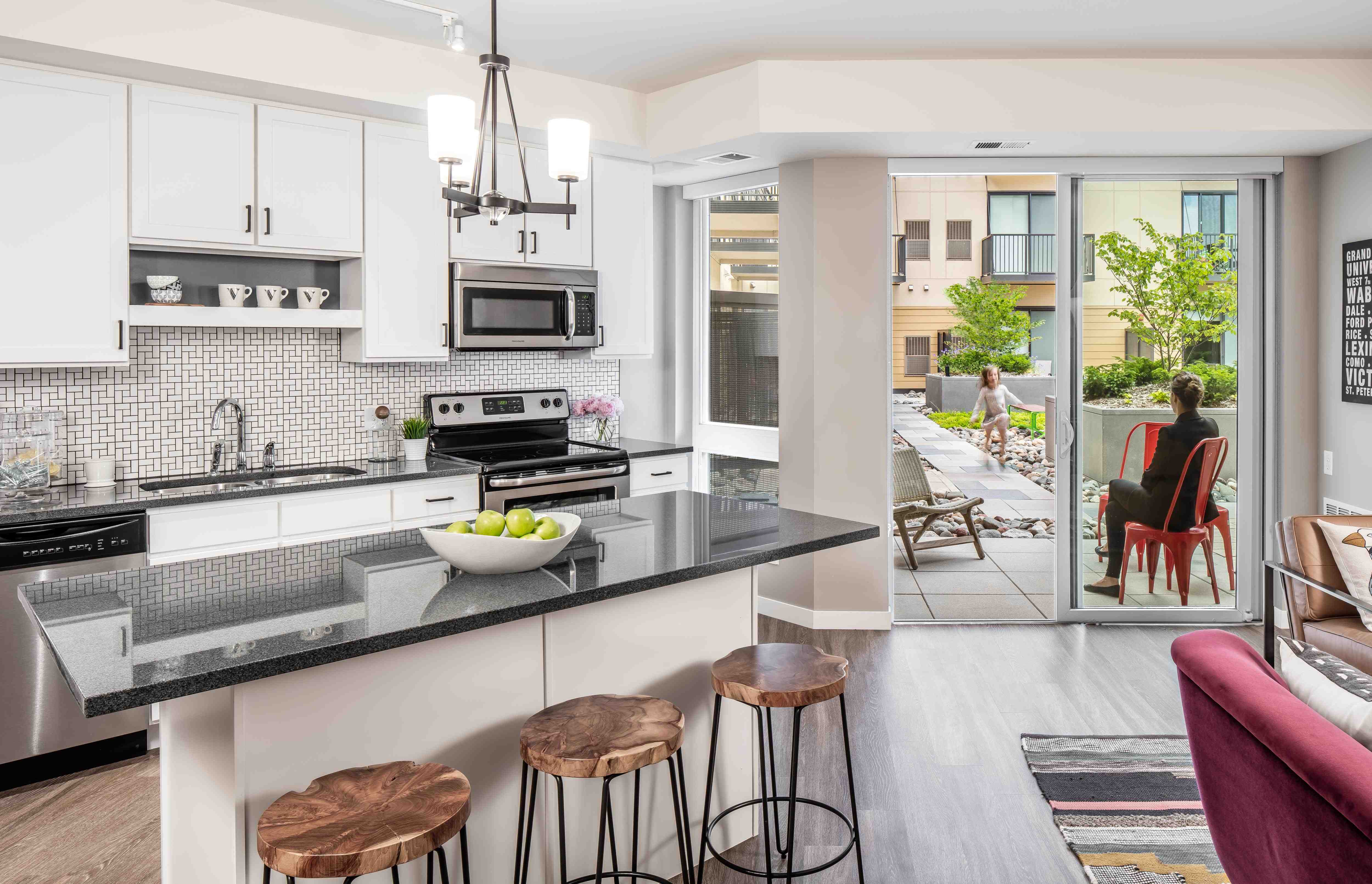 Vintage on Selby Image 31