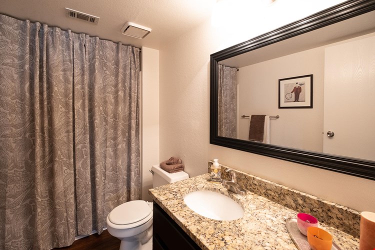 Whispering Hills Apartments Image 16