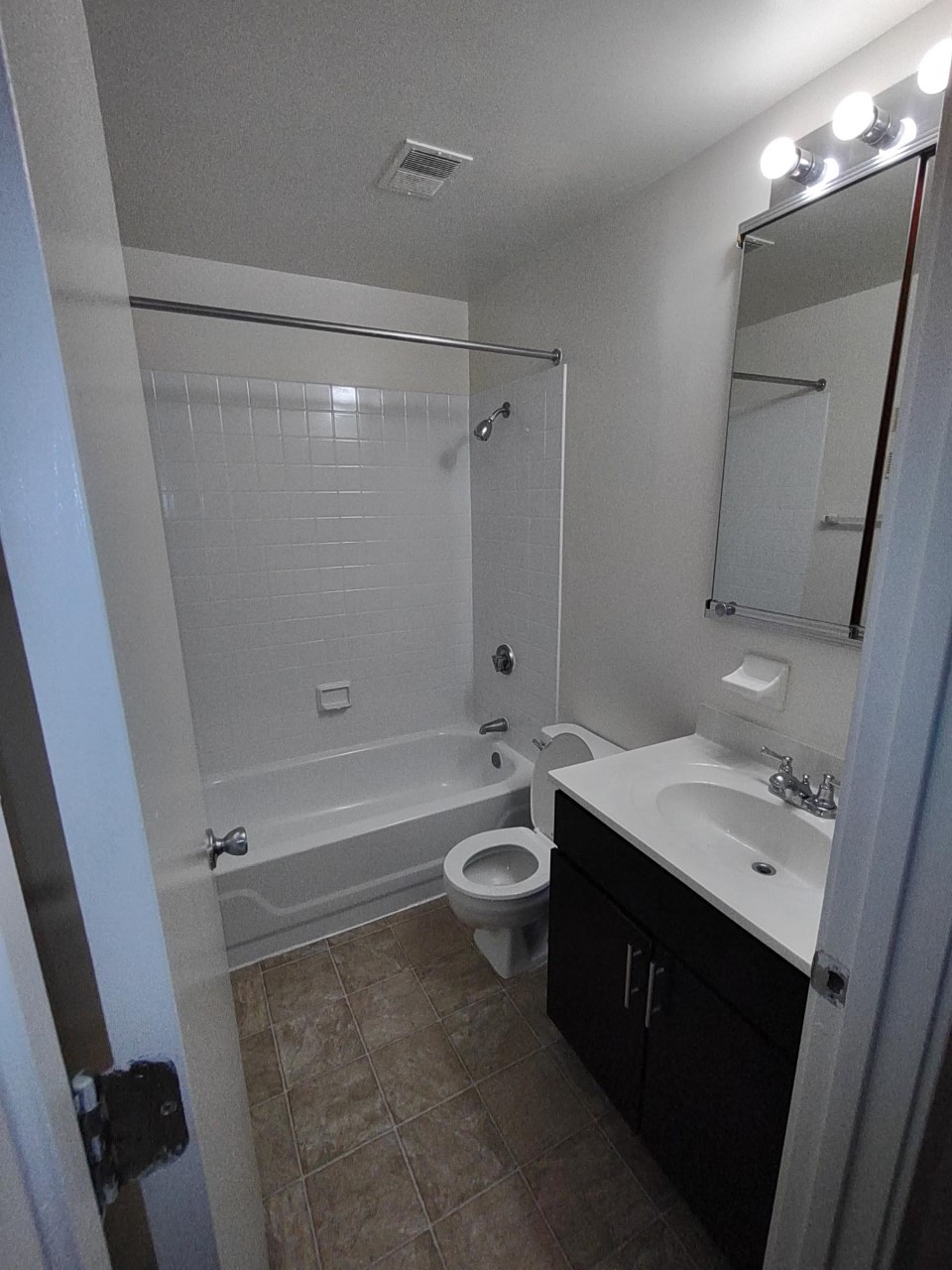 Marlboro Classic Apt & Redwood Square Image 172