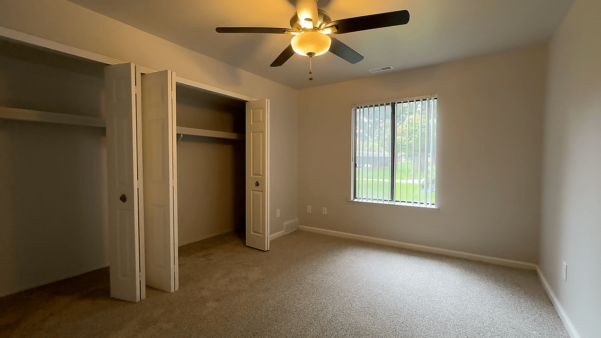 Lakeside Village Apartments Image 196