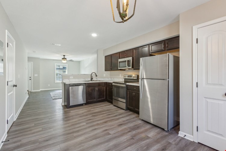 Center Pointe Townhomes Image 4