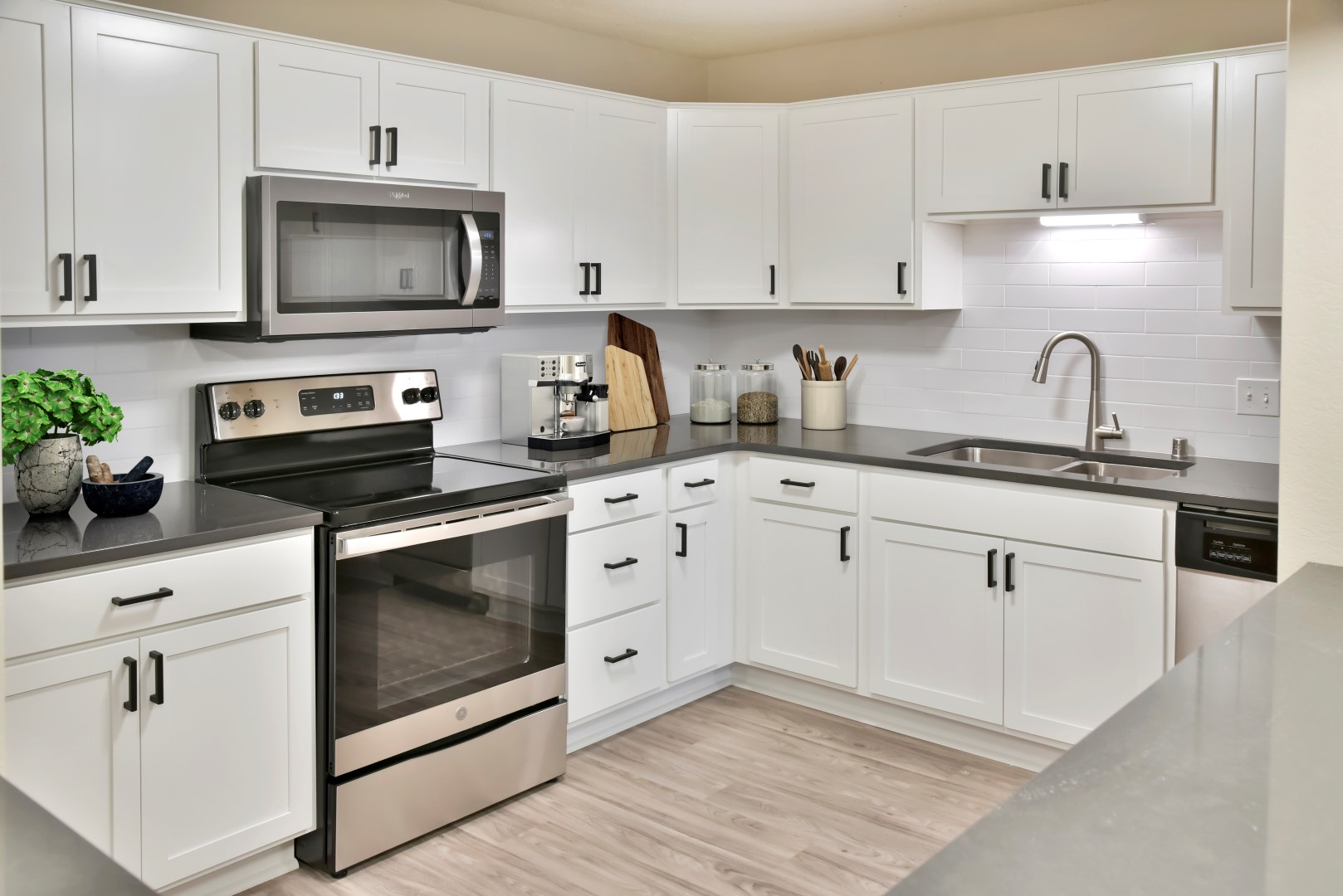 Creekside Apartments Image 15