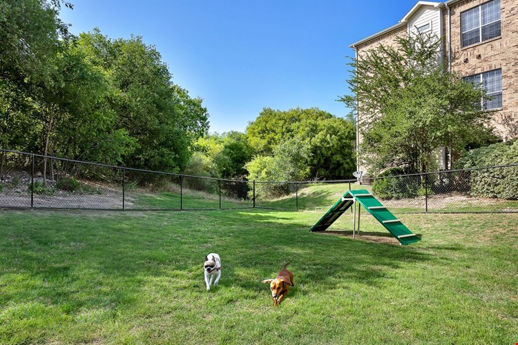 Stoneybrook Apartments & Townhomes Image 12