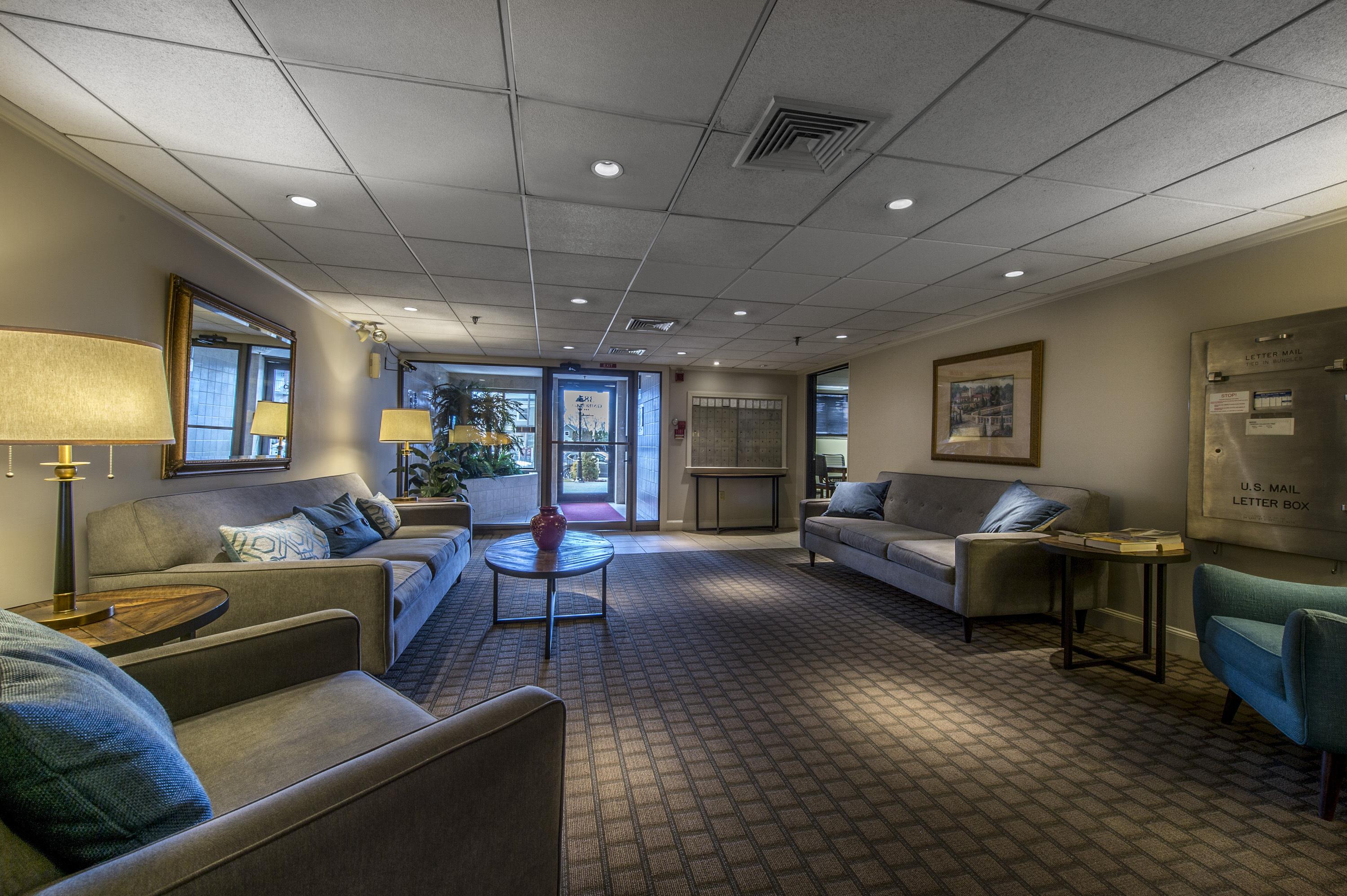 Mass Ave, 385 Image 11