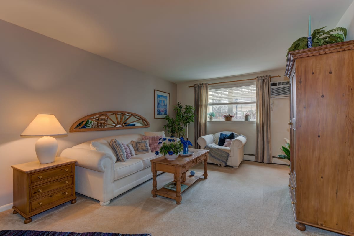 College Arms Apartments Image 5