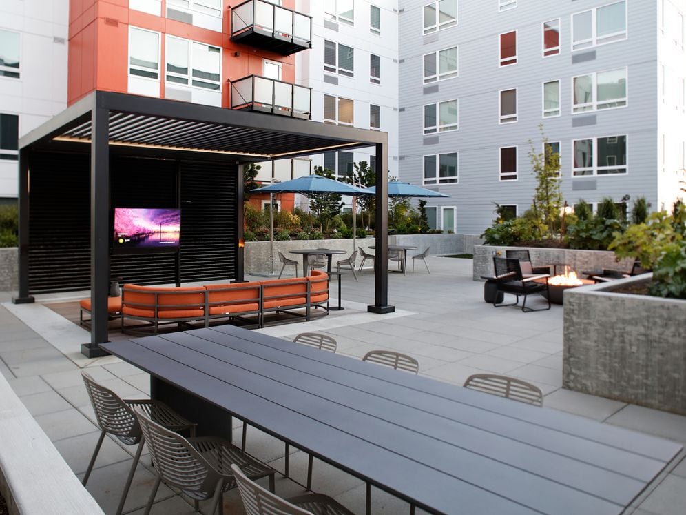 Courtyard with lounge seating