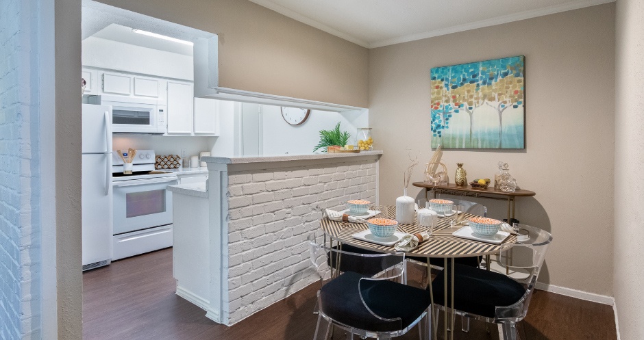 Waters of Winrock Apartments Image 13