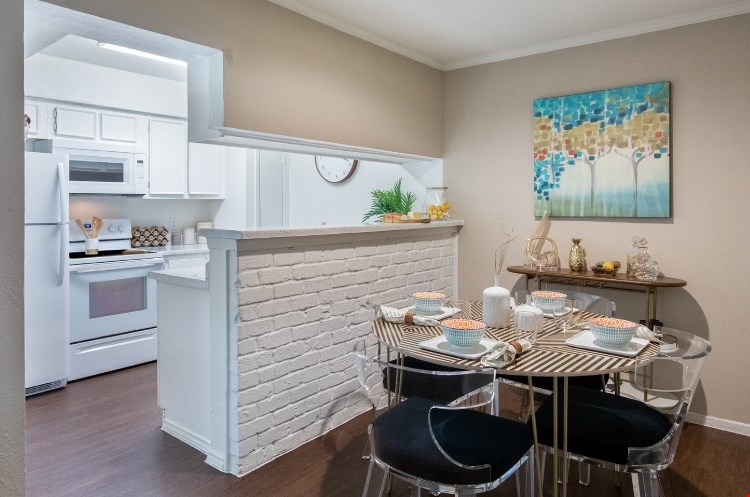 Waters of Winrock Apartments Image 13