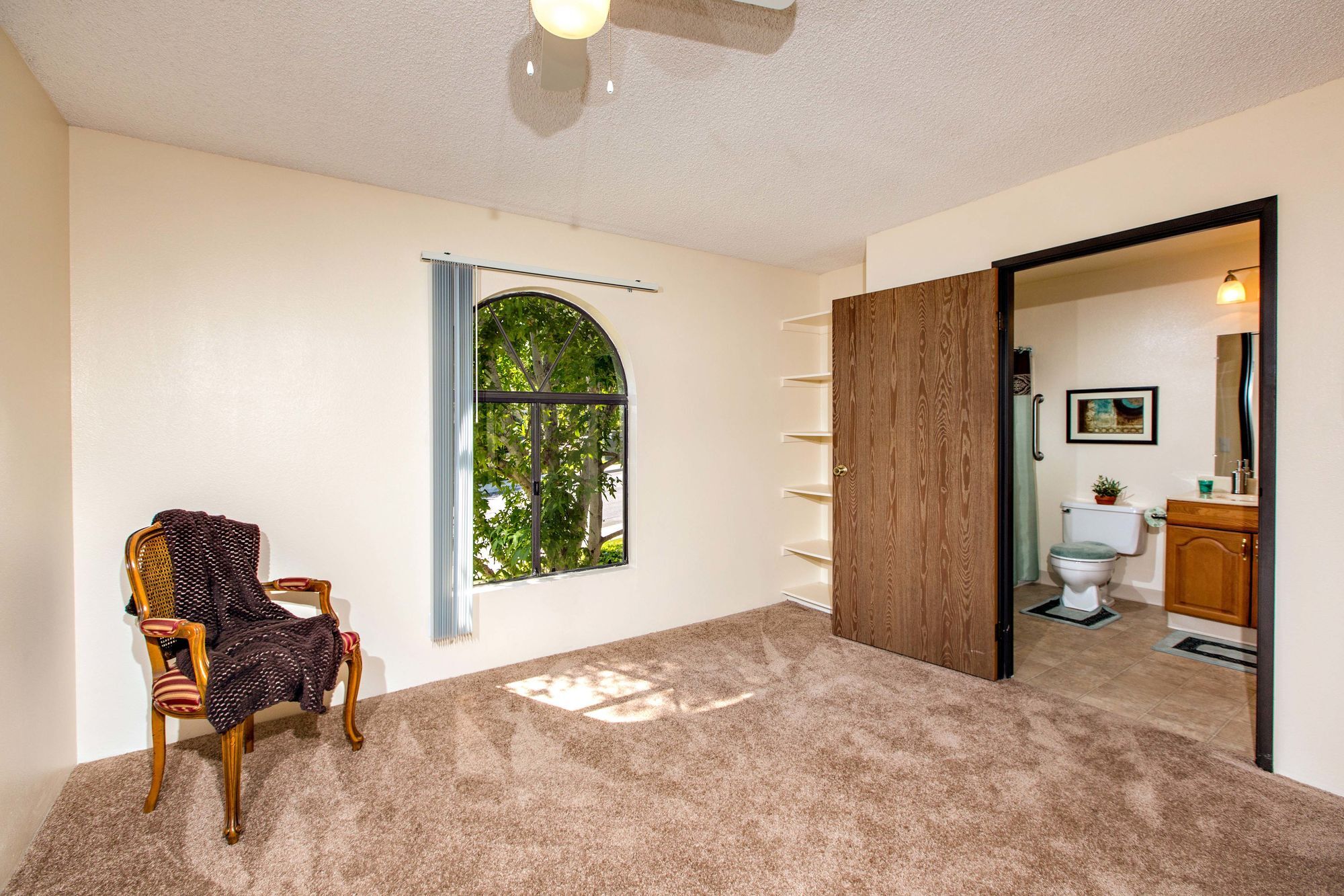 Salt & Vine Oceanside Apartments Image 1