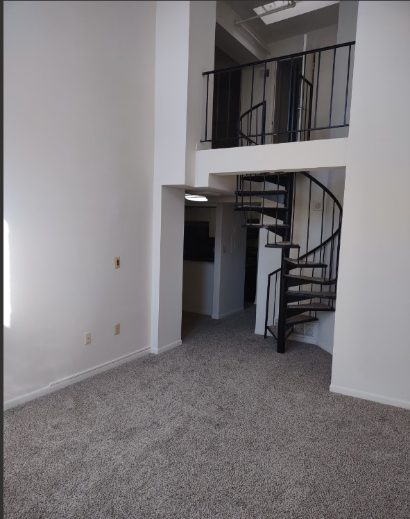 Marlboro Classic Apt & Redwood Square Image 36