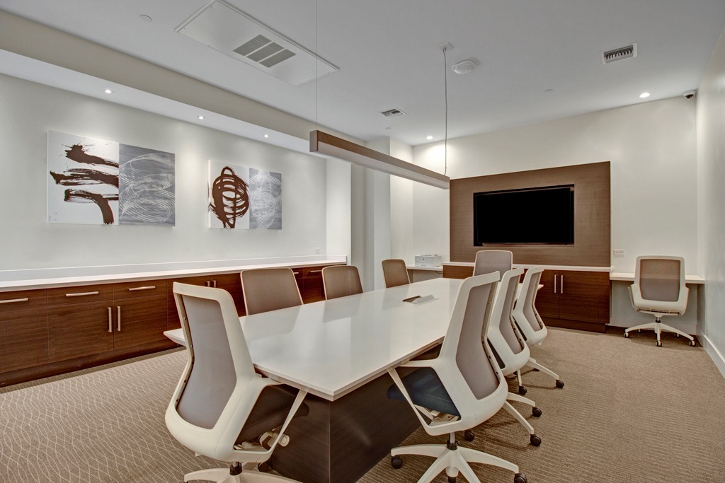 Fiona Apartments Image 4