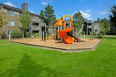 On the Green at Harbour Pointe Image 4
