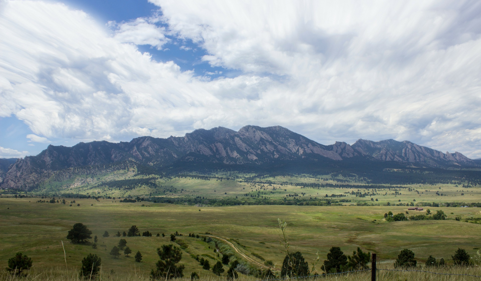 Only a 10-minute drive to numerous hiking trails