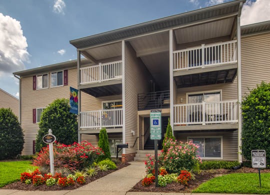 LakeRidge Square Image 4