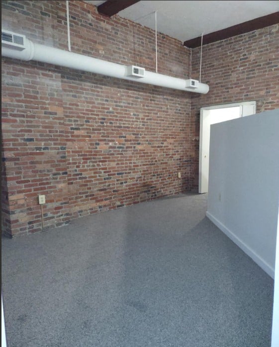 Marlboro Classic Apt & Redwood Square Image 17