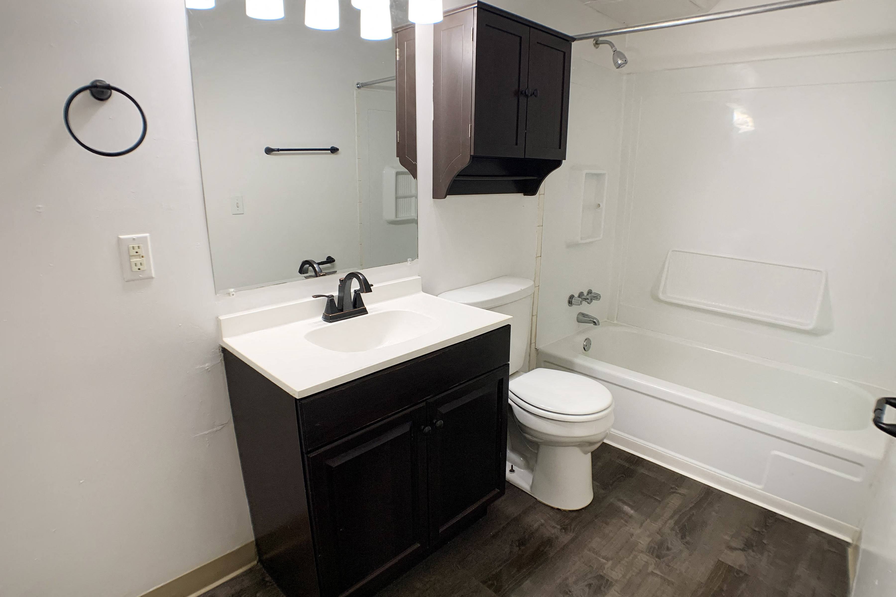 Crown Pointe Apartments Image 32