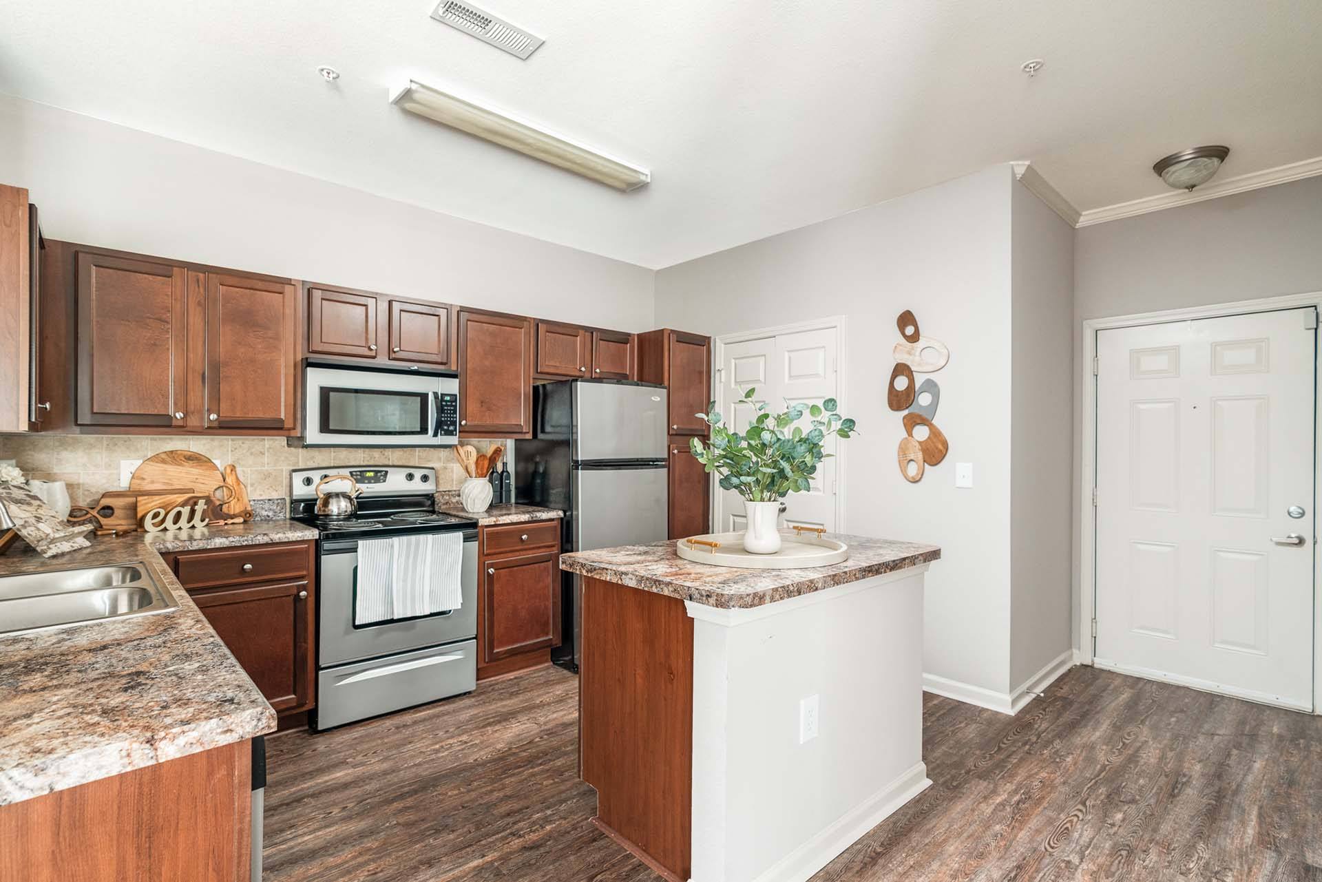 Vintage Creekwood Park Apartments Image 3