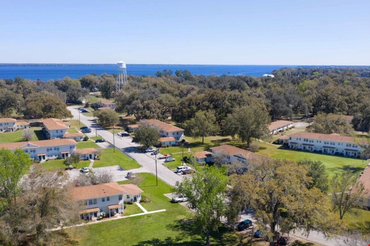 St Johns Landing Apartments Image 2