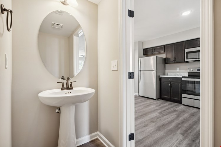 Center Pointe Townhomes Image 10