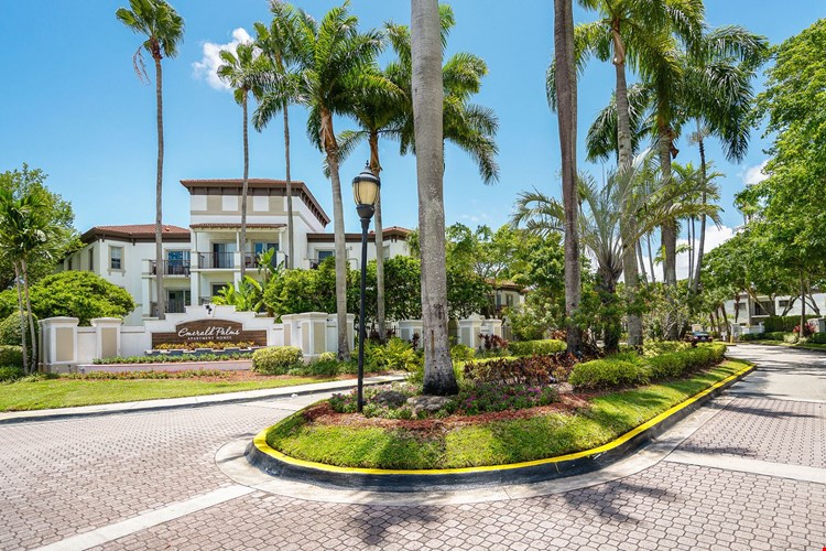 Emerald Palms Apartment Image 38