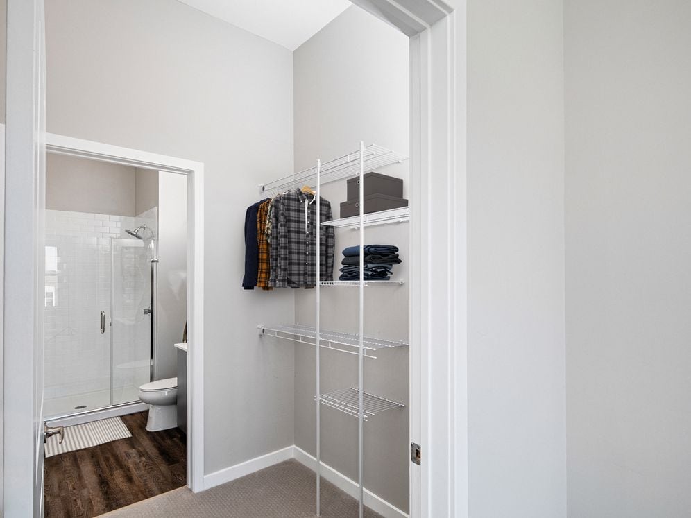 Building 3 Premier Scheme Multi-Level Home Walk In Closet