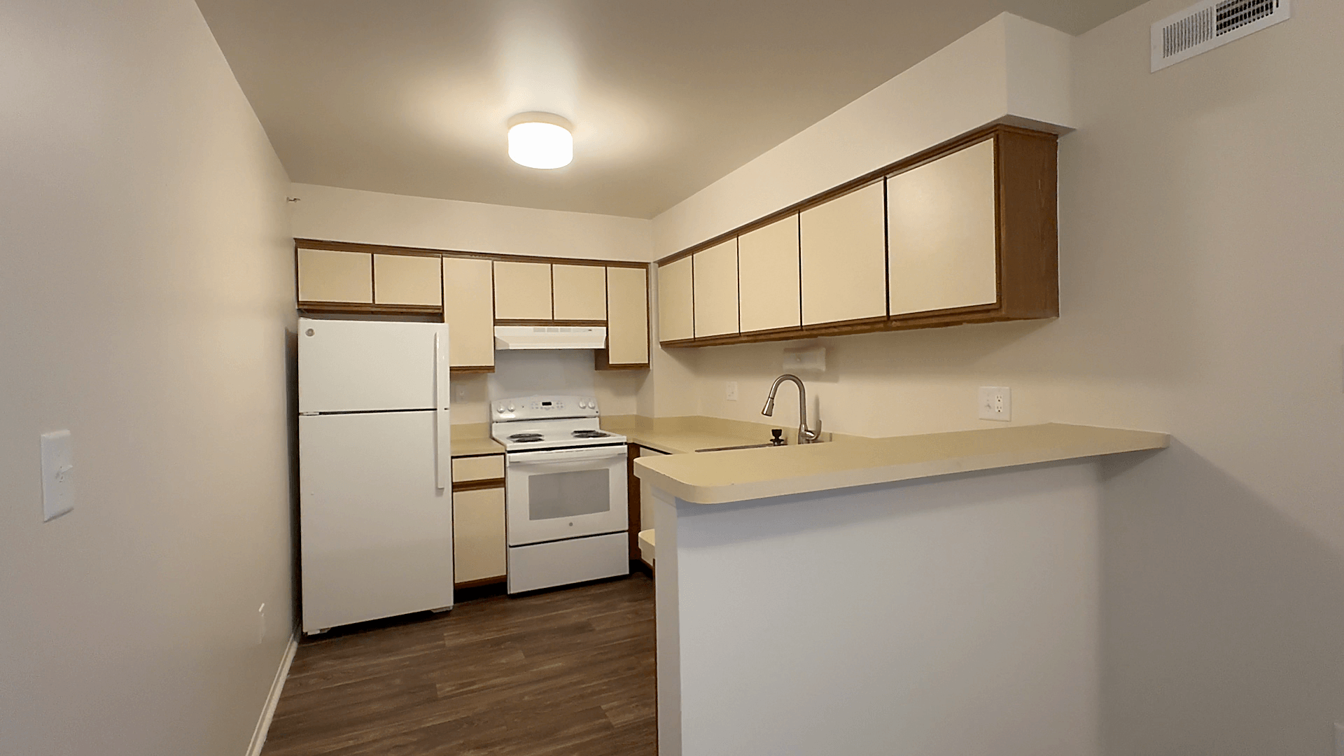 Lakeside Village Apartments Image 139