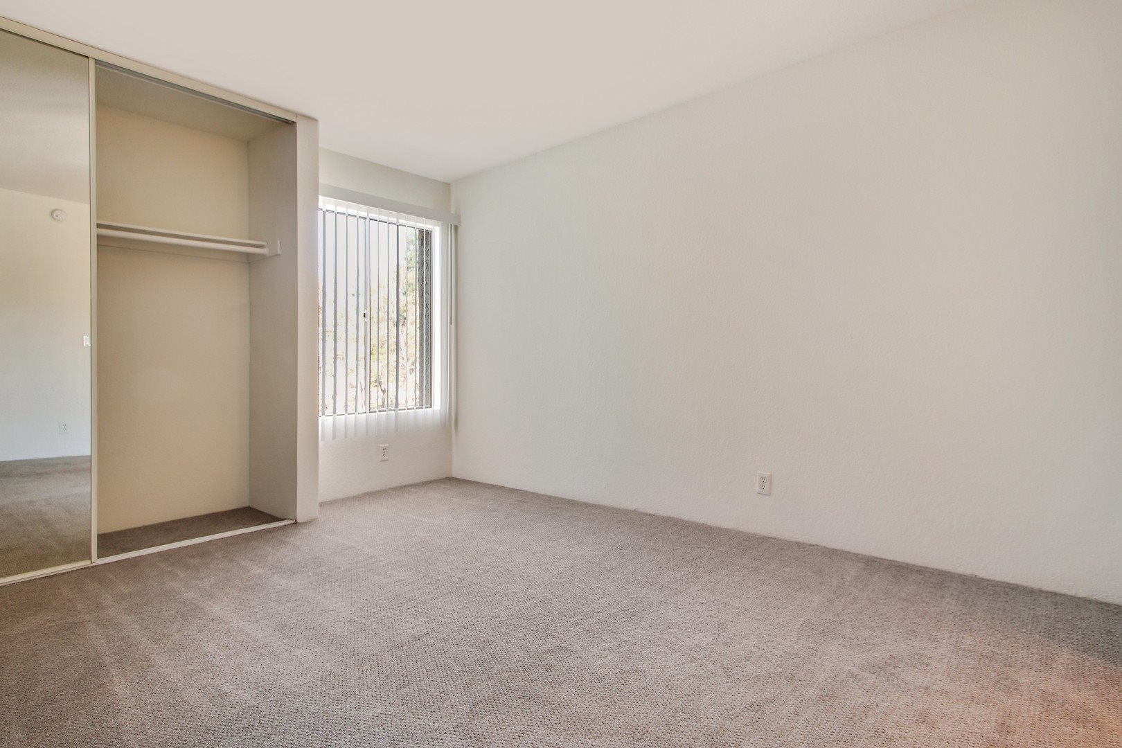 Zelzah Court Apartments Image 22