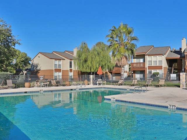 Sun Hollow Apartments Image 1