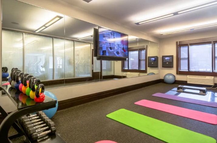 55 Riverwalk Place Image 3