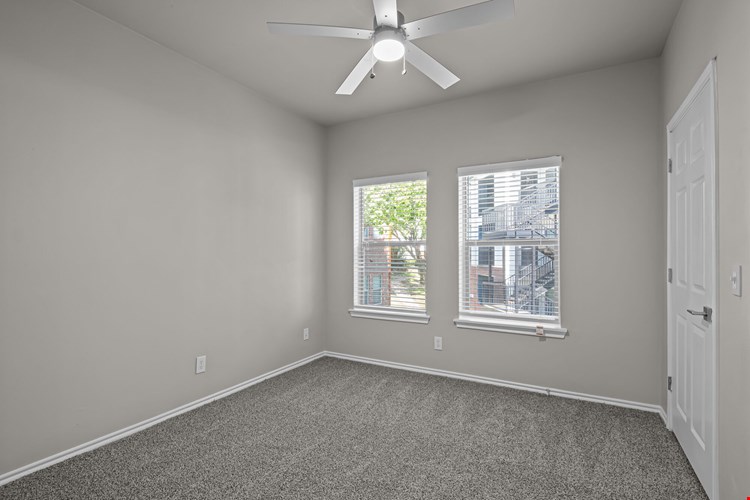 Larkin Apartment Homes Image 24