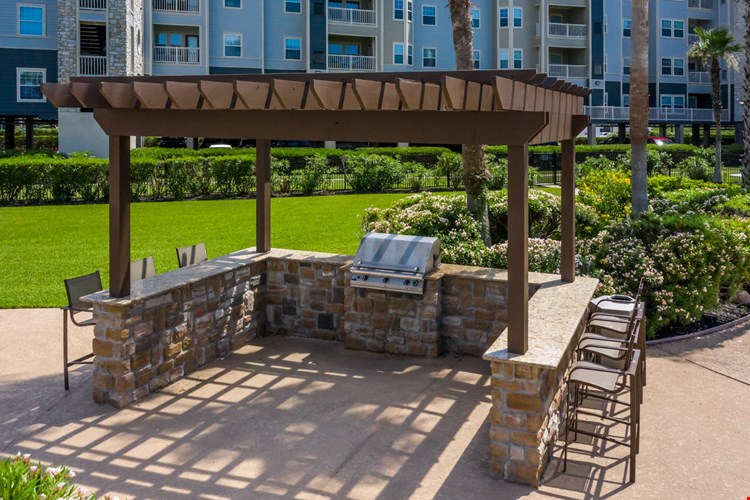 The Club of the Isle Image 2