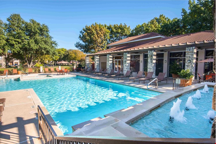 Villas Of Preston Creek Image 1