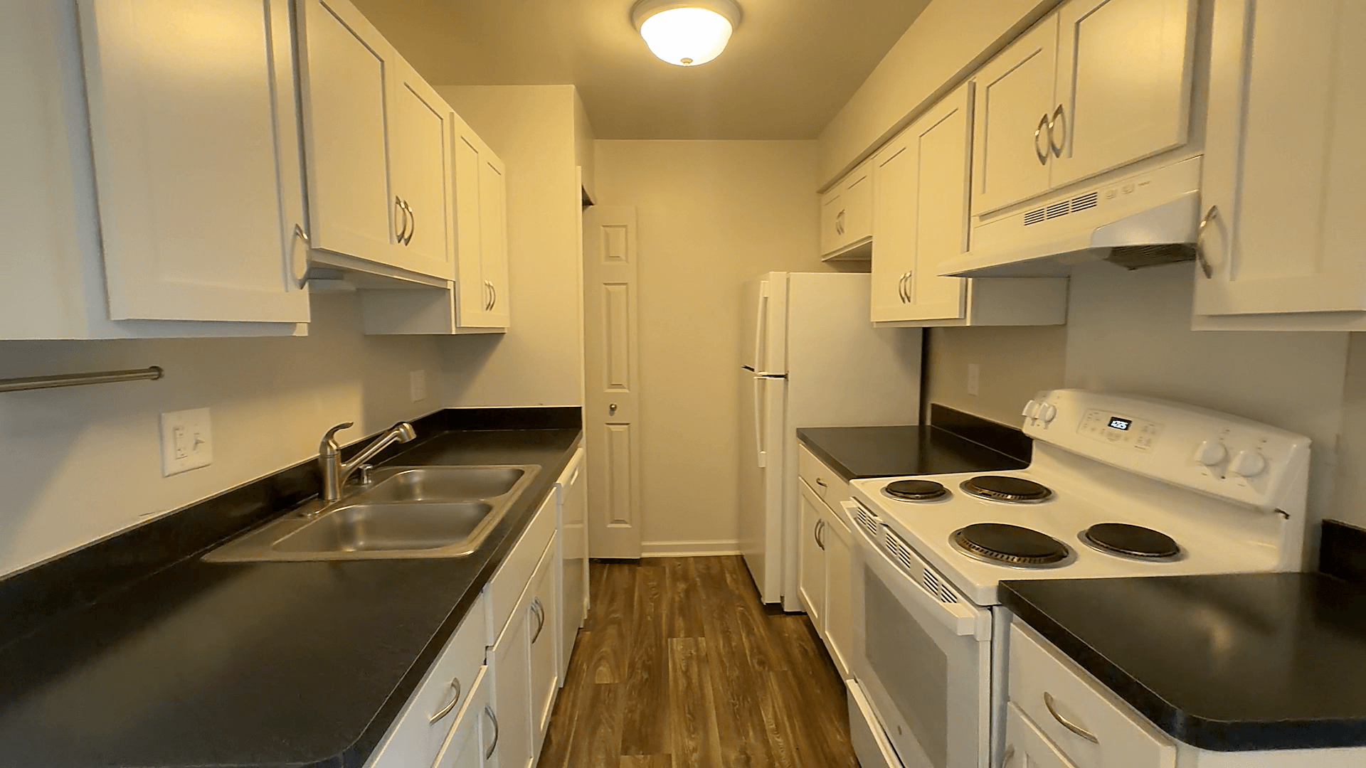 Three Oaks Apartments Image 40