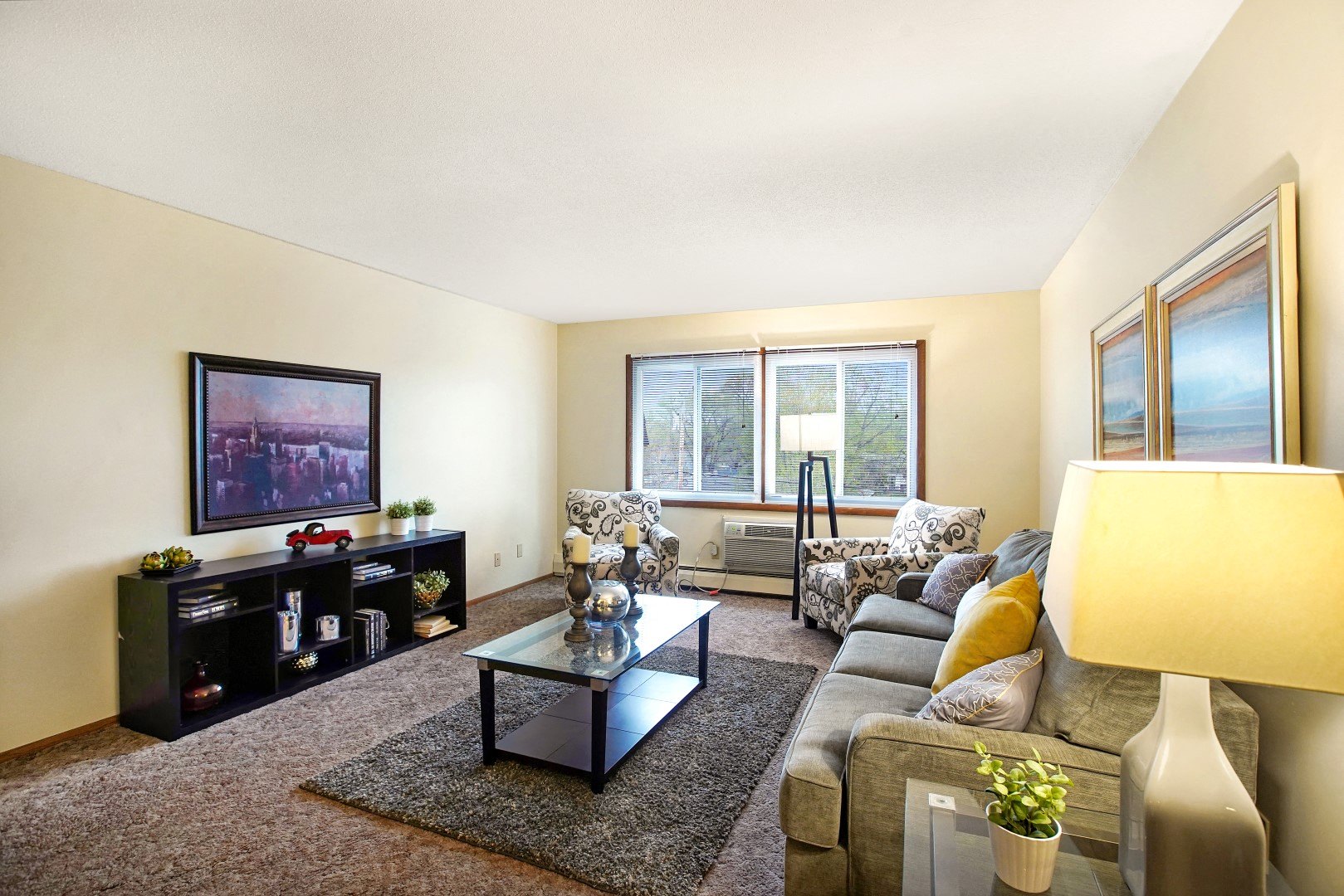 Moonraker Apartments Image 4