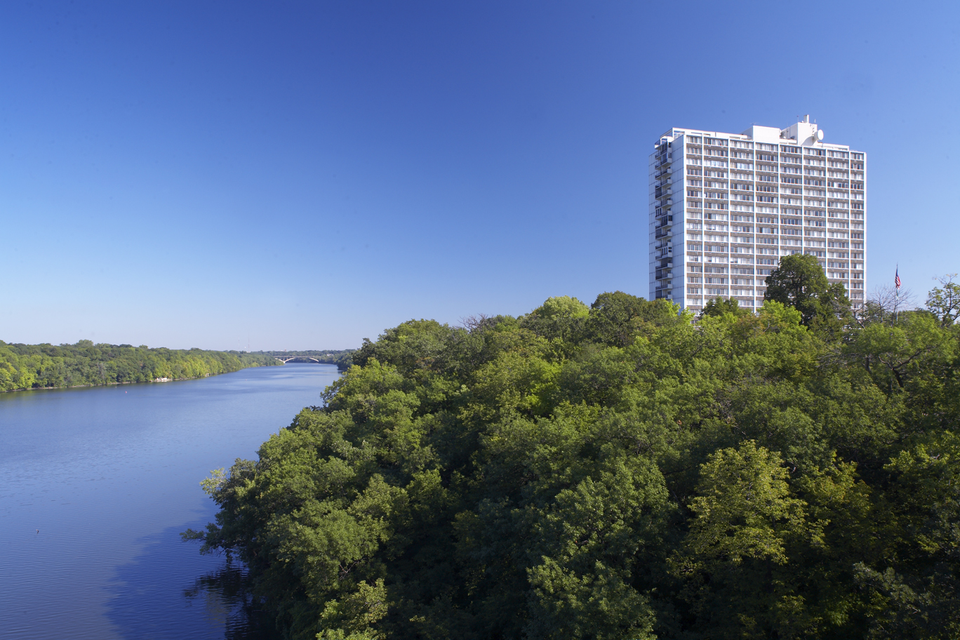 740 River Drive Image 3