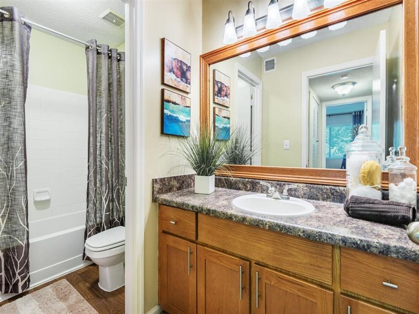 1900 Rosemont Image 6