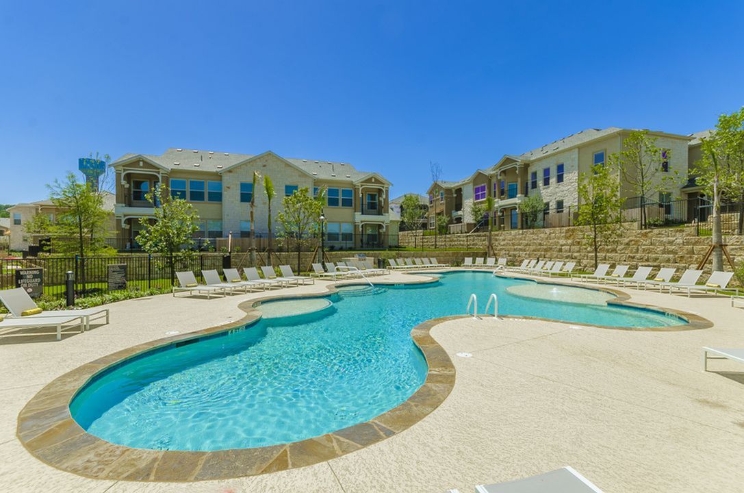 Berkshire Lakeway  Image 44