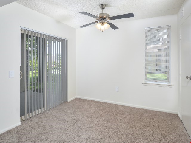 Fox Run 2 BR Upgraded Living Room