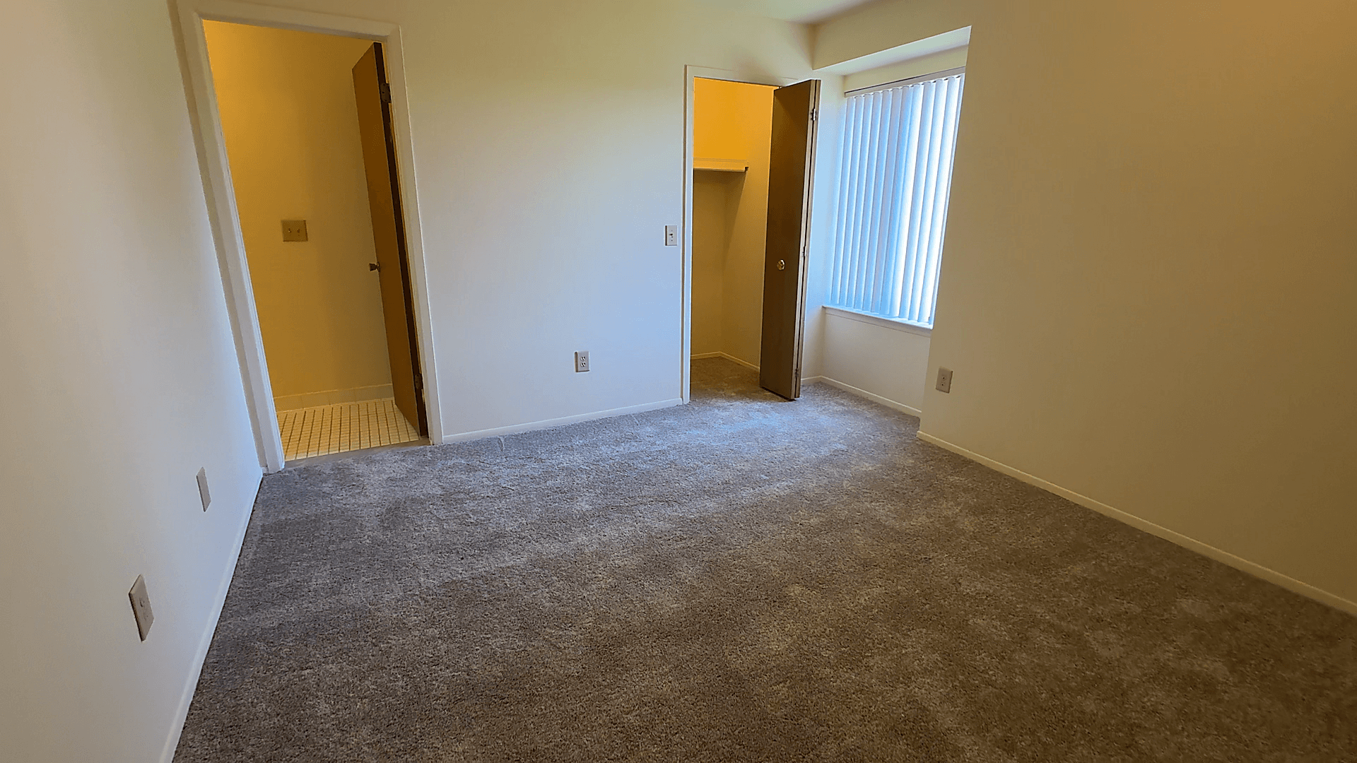 Lakeside Village Apartments Image 230