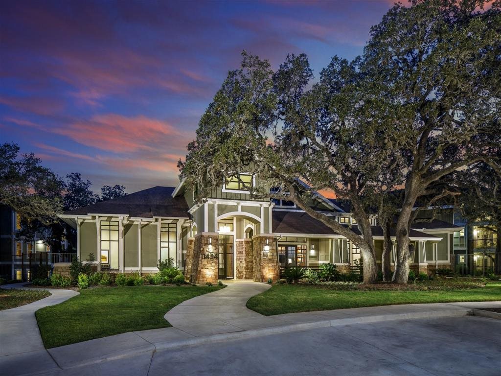 Thirty Oaks Image 3
